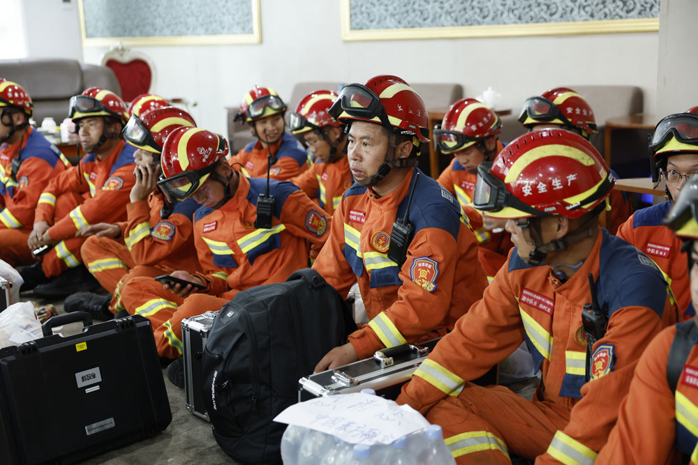 Rescue teams from China arrive in Myanmar to assist in search, rescue work