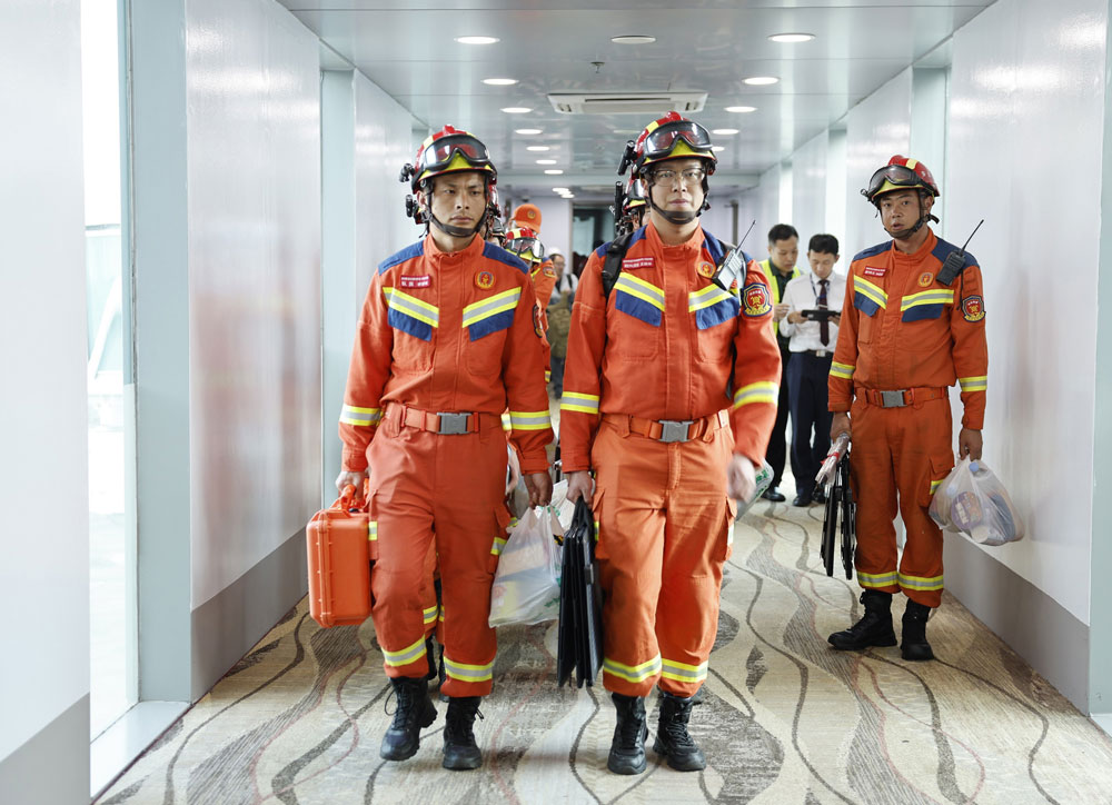 Rescue teams from China arrive in Myanmar to assist in search, rescue work