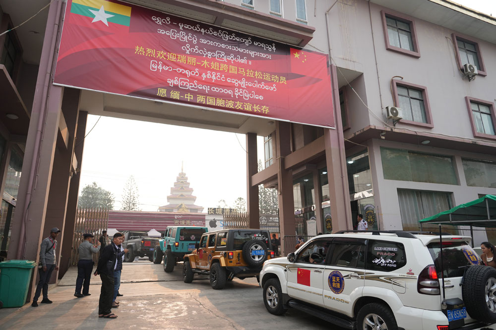 Rescue teams from China arrive in Myanmar to assist in search, rescue work