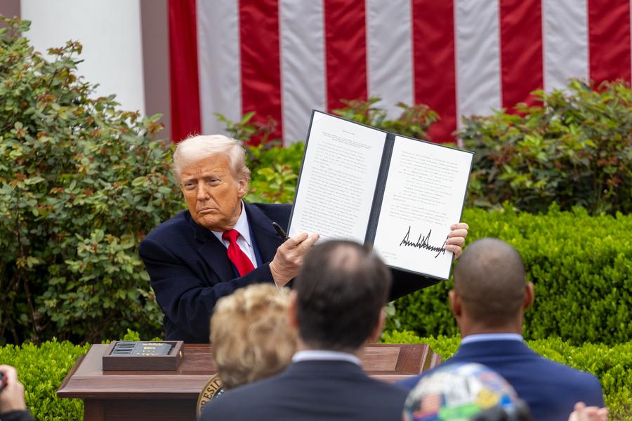 Xinhua Headlines: U.S. tariff hikes deepen strain on EU's sluggish economy