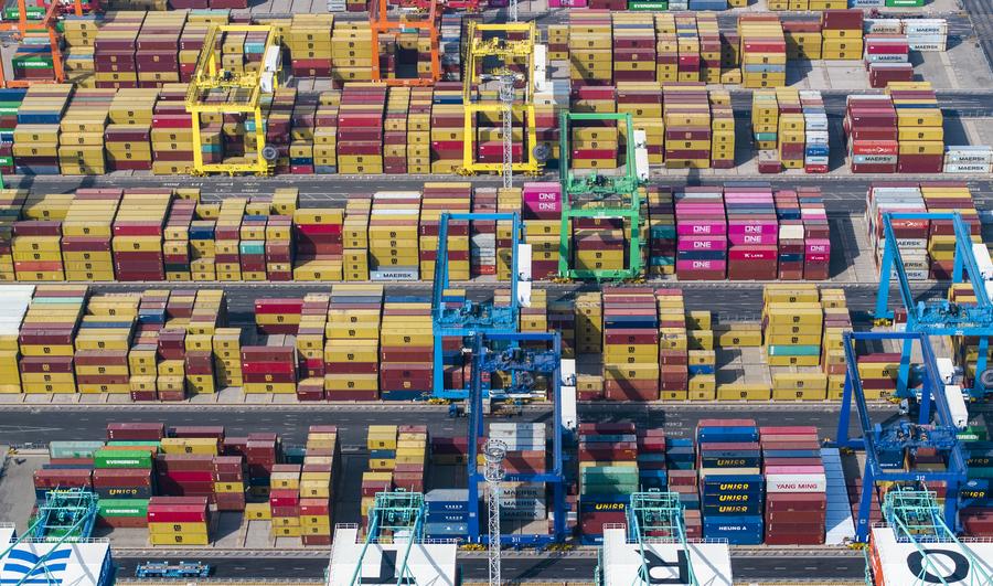 EconomyInFocus | N China's Tianjin Port sees rising container throughput in Q1 of 2025