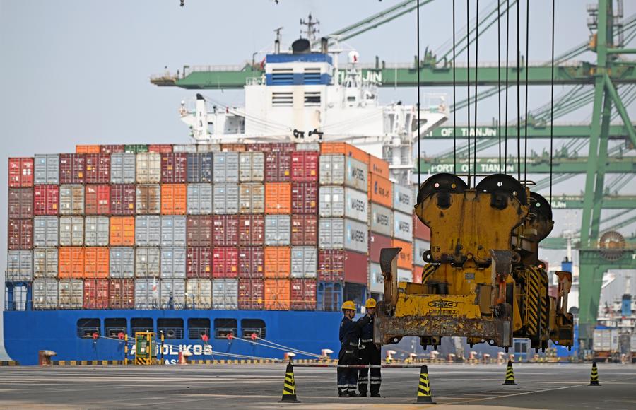 EconomyInFocus | N China's Tianjin Port sees rising container throughput in Q1 of 2025