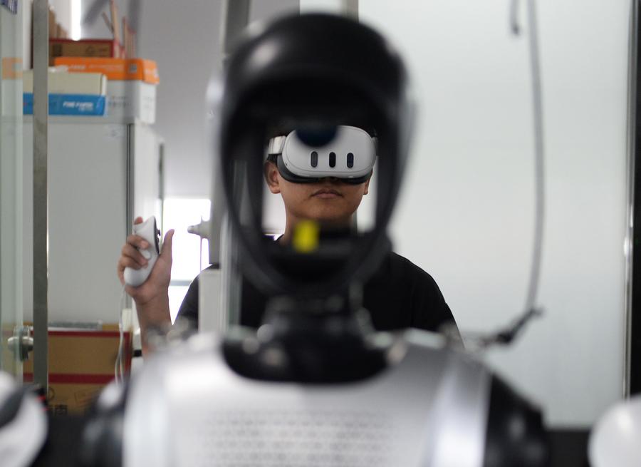 Robot industry thrives in south China's Guangdong