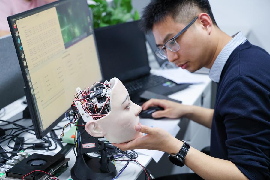 Robot industry thrives in south China's Guangdong