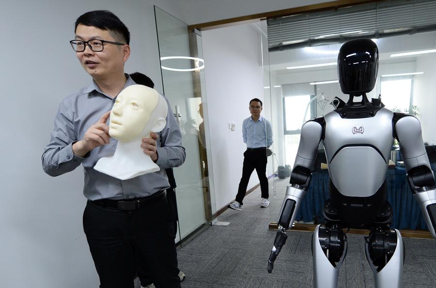 Robot industry thrives in south China's Guangdong