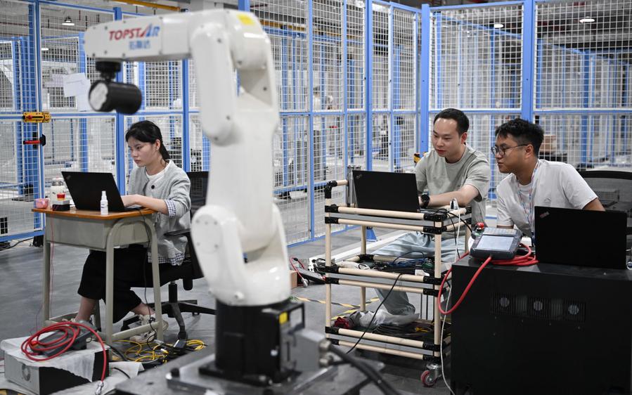 Robot industry thrives in south China's Guangdong
