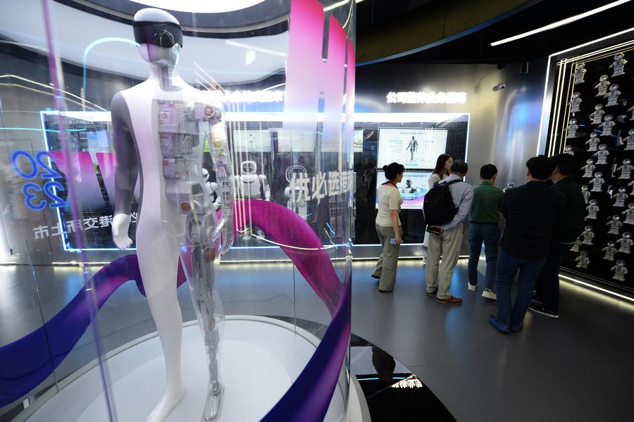 Robot industry thrives in south China's Guangdong