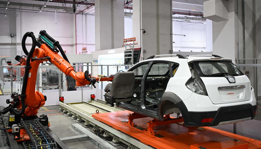 Robot industry thrives in south China's Guangdong