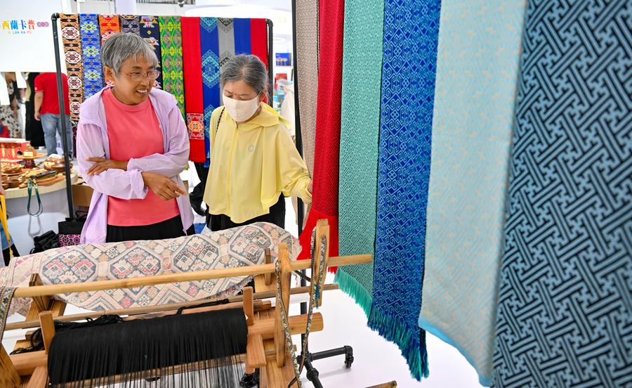 Intangible cultural heritage shines at 5th CICPE in Hainan