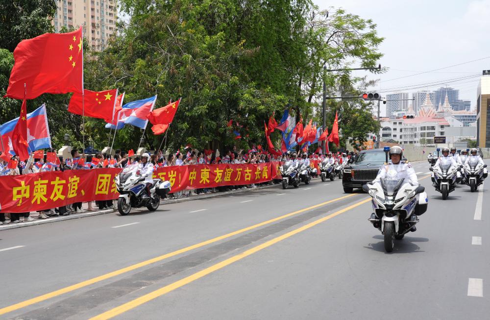 Xi arrives in Phnom Penh for state visit to Cambodia