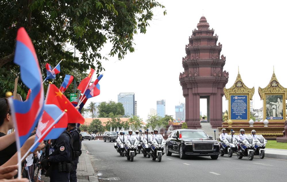 Xi arrives in Phnom Penh for state visit to Cambodia