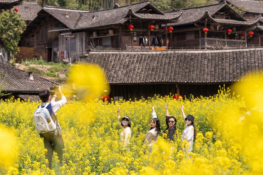 Spring is here, China's tourism economy in full bloom
