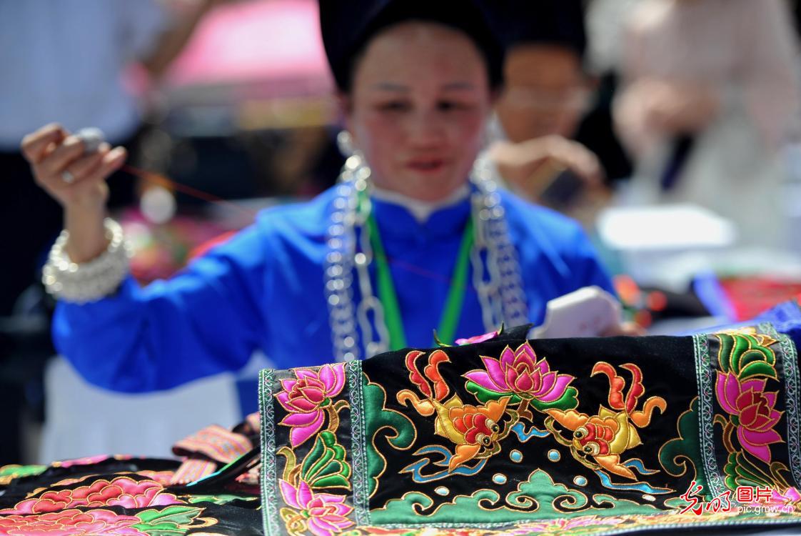 Miao embroiderers compete in SW China's Guizhou