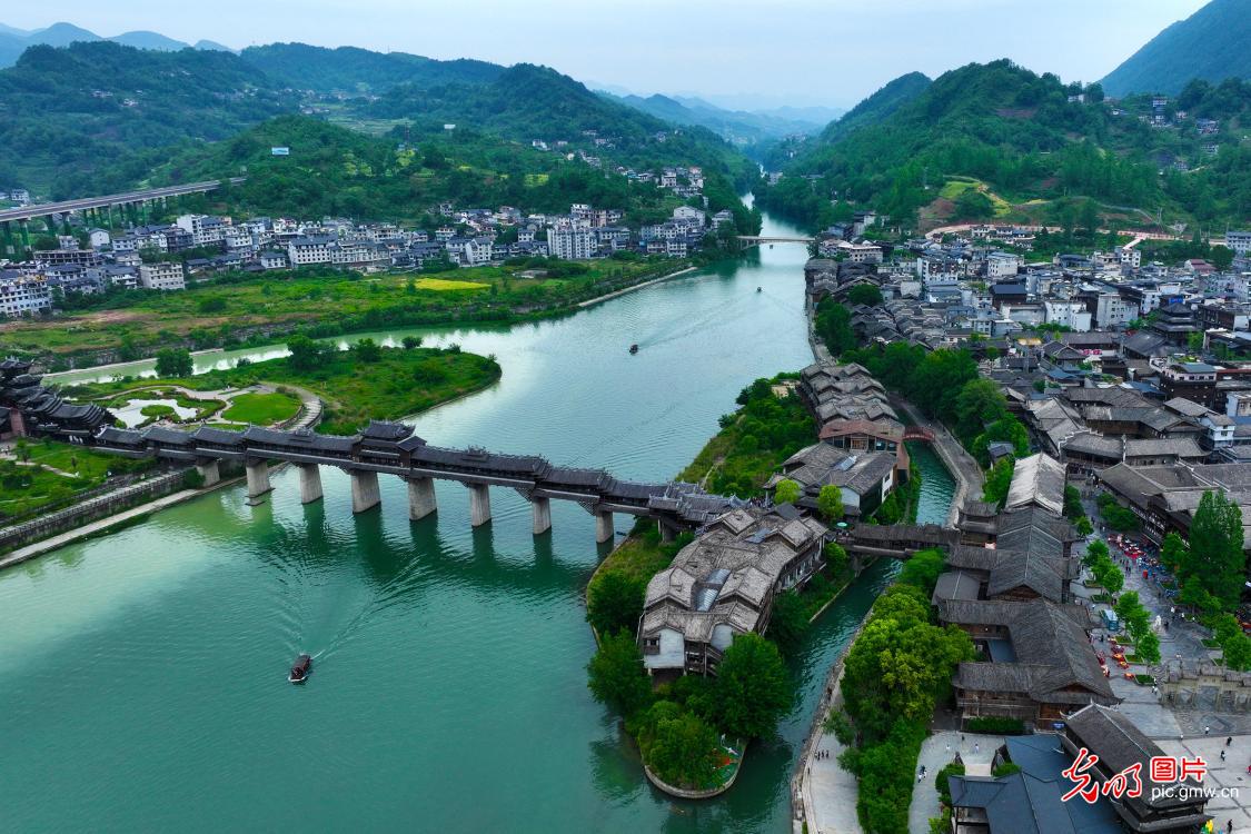 Cultural tourism thrives in ancient town of SW China's Chongqing