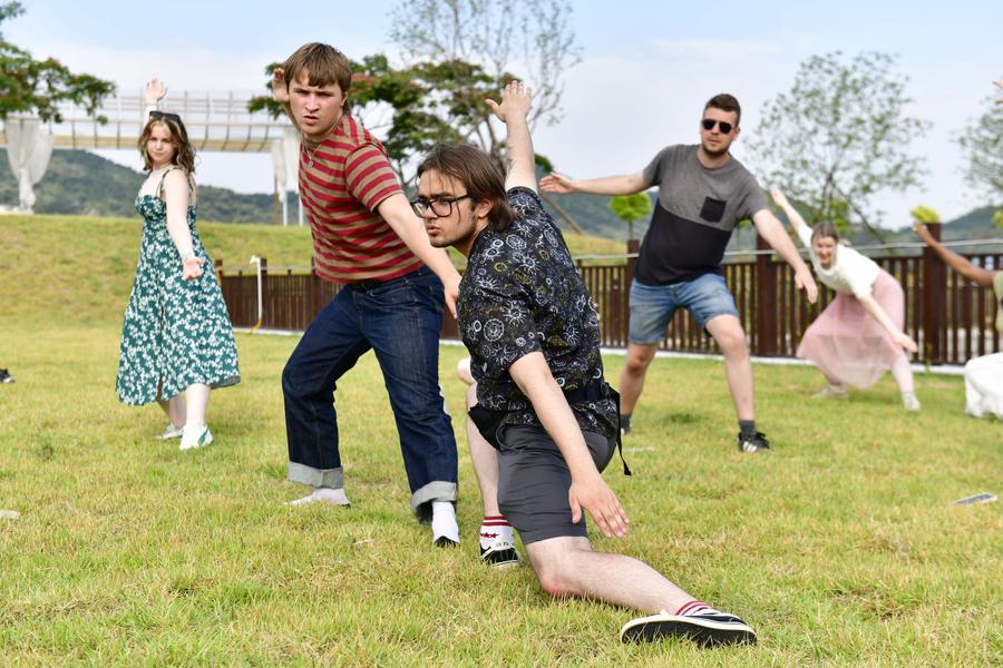 Students from UK indulged with Chinese culture in Shandong