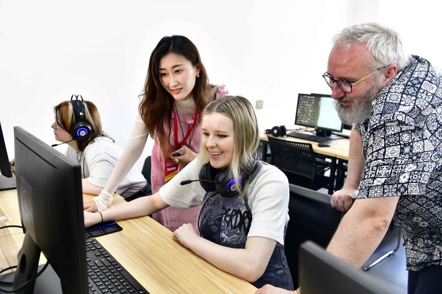 Students from UK indulged with Chinese culture in Shandong