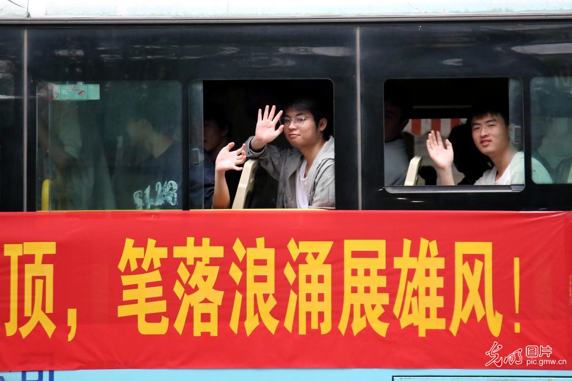 Confident and composed, Chinese students embrace national college entrance exam