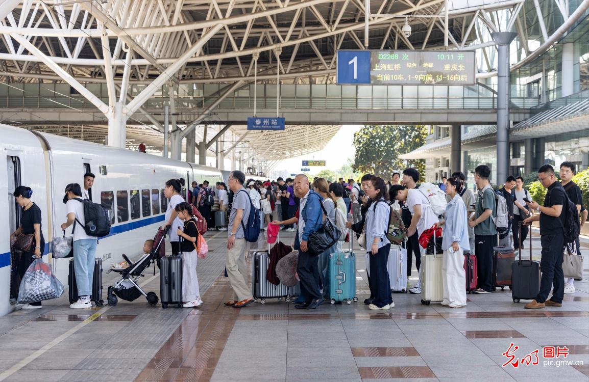 Summer railway travel rush kicks off as new train operation plan takes effect across China