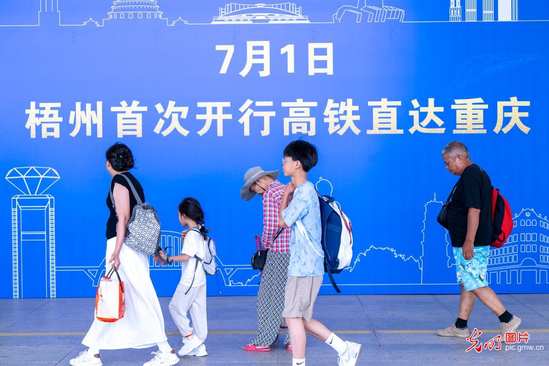 Summer railway travel rush kicks off as new train operation plan takes effect across China
