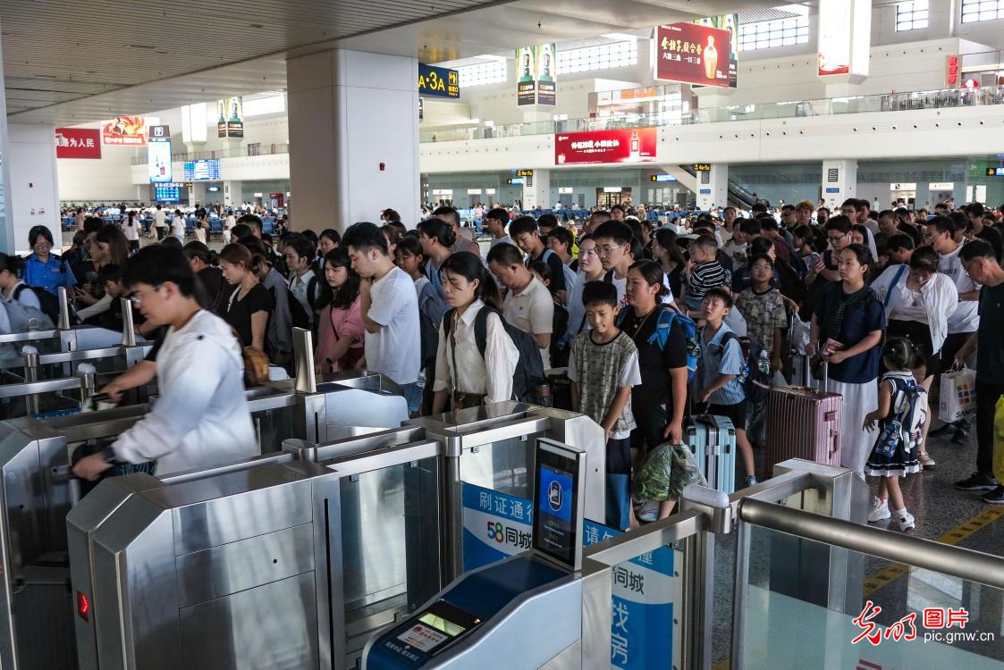 Summer railway travel rush kicks off as new train operation plan takes effect across China