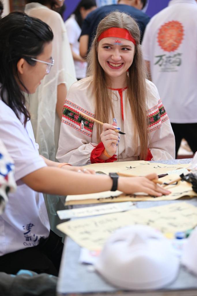 Int'l Exchange | SCO youth converge in cultural exchange fest