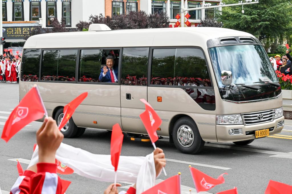 Xi leaves Xizang after attending region's 60th founding anniversary celebrations