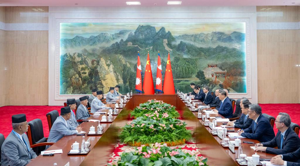 Xi meets Nepali prime minister