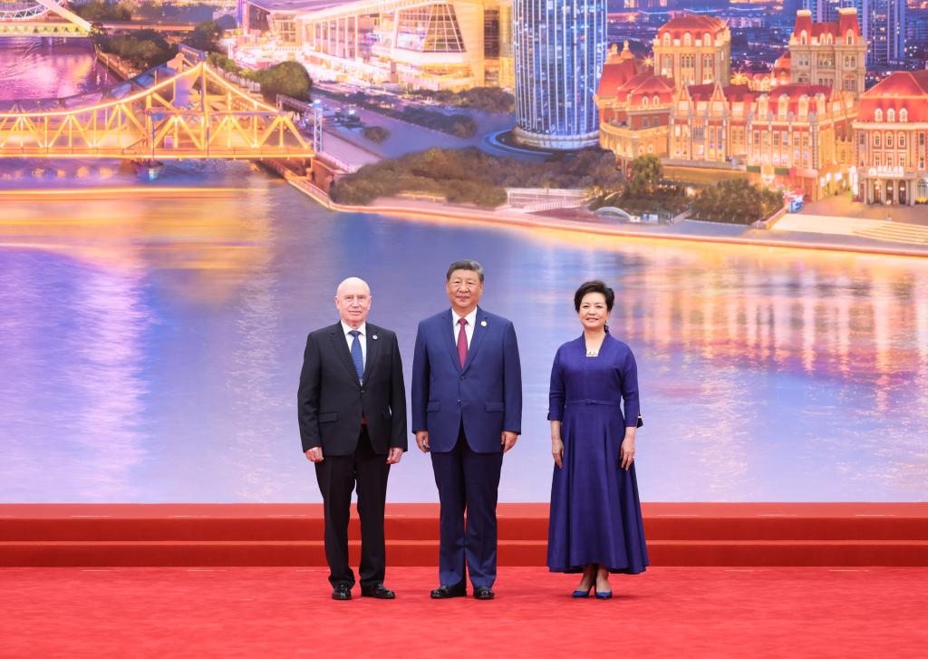 Xi says SCO bears greater responsibilities for peace, development