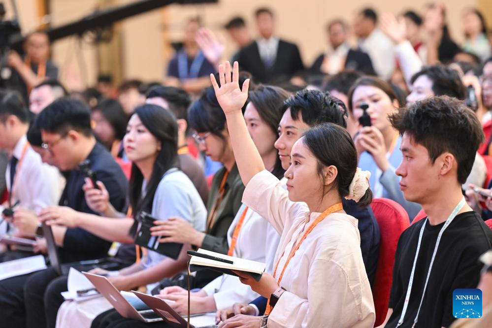 Press center for China's V-Day commemorations holds group interview in Beijing