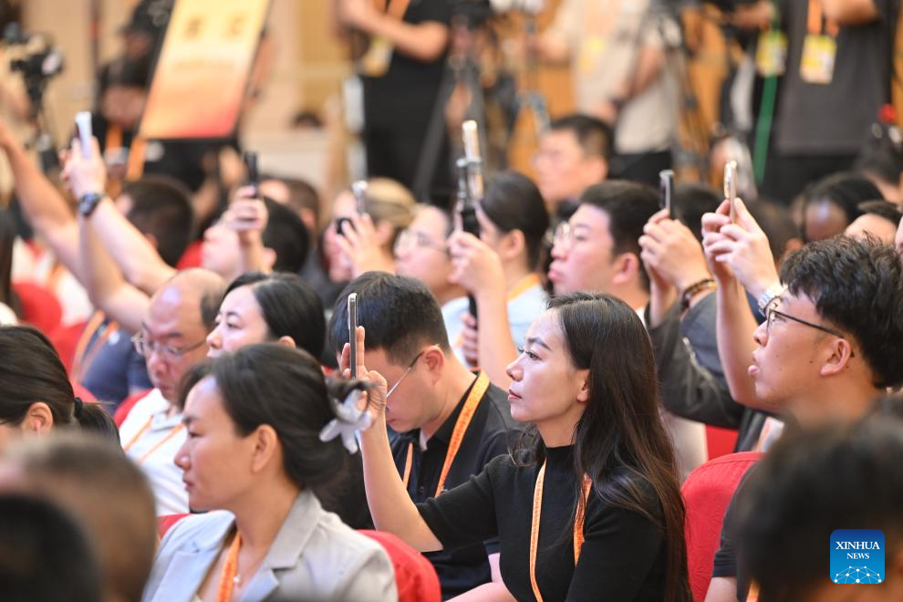 Press center for China's V-Day commemorations holds group interview in Beijing