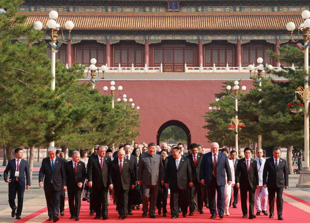 Xi greets foreign delegation heads to attend V-Day commemorations
