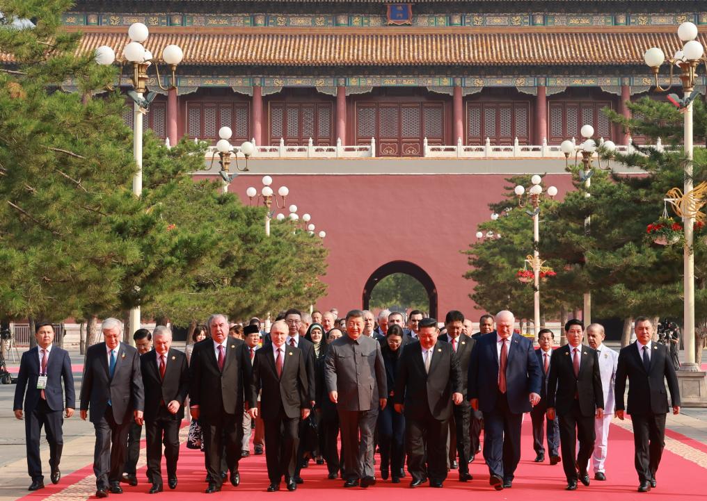 Xi greets foreign delegation heads to attend V-Day commemorations