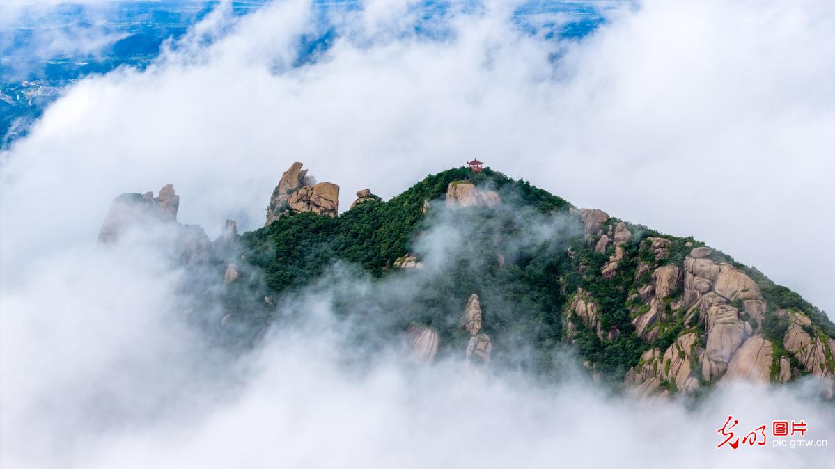 Mist-shrouded mountains create breathtaking scenery in E China's Anhui Mist-shrouded mountains create breathtaking scenery in E China's Anhui