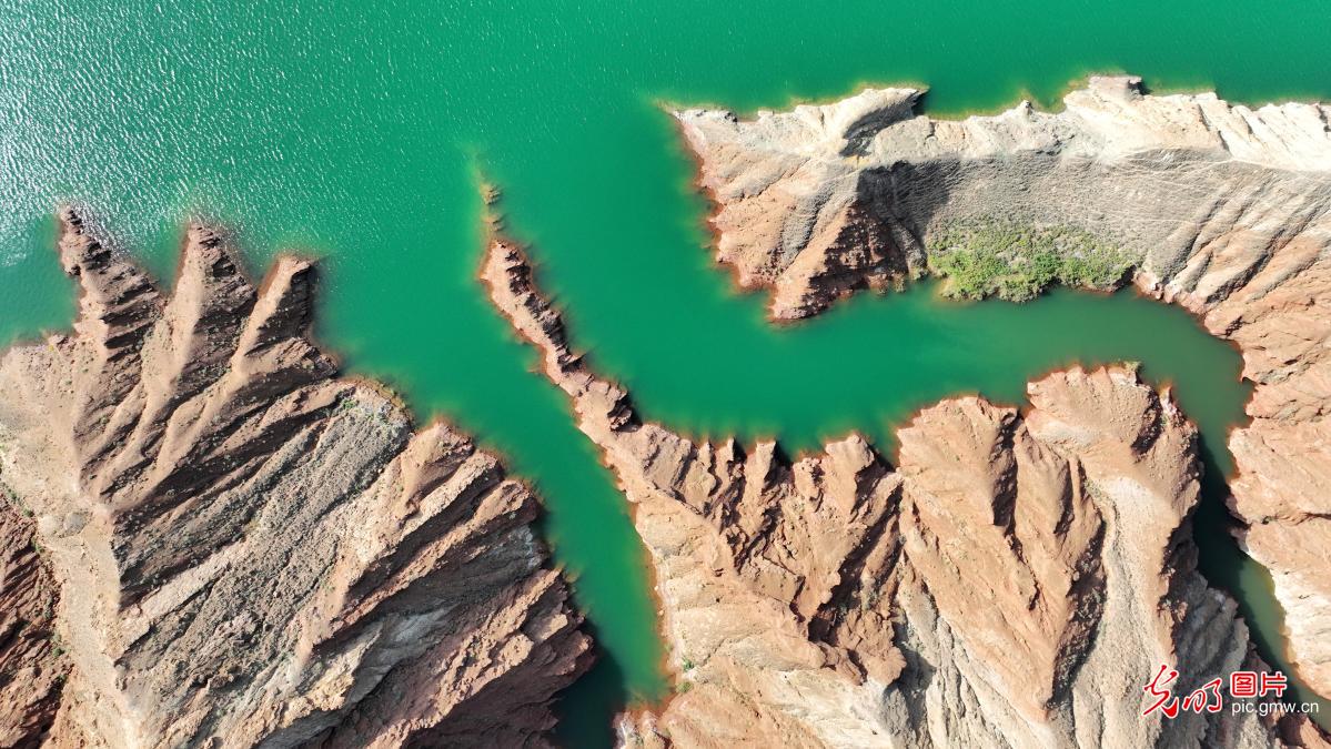 Danxia landform reflections paint stunning scene in NW China's Gansu Danxia landform reflections paint stunning scene in NW China's Gansu