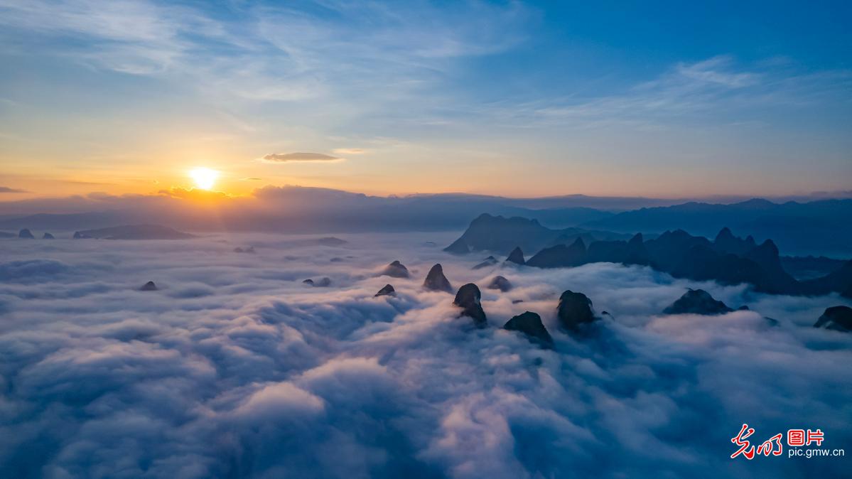 Morning light and mist create picturesque landscape in S China's Guangxi