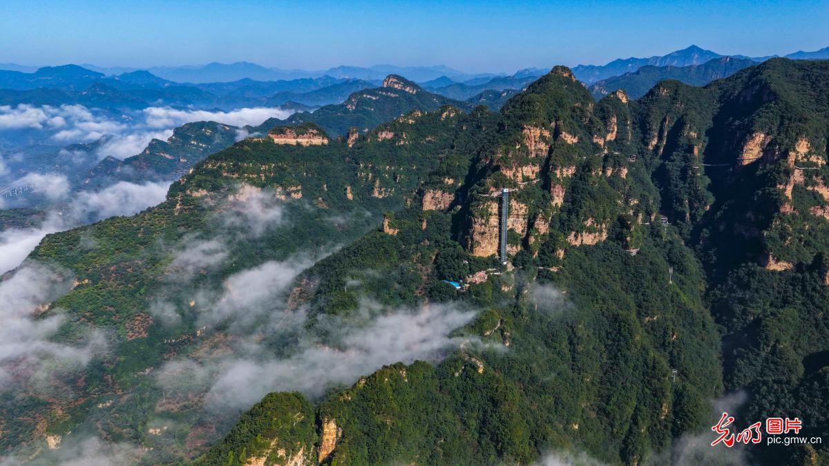 Cloud sea after rain paints magnificent mountain landscape in N China's Hebei