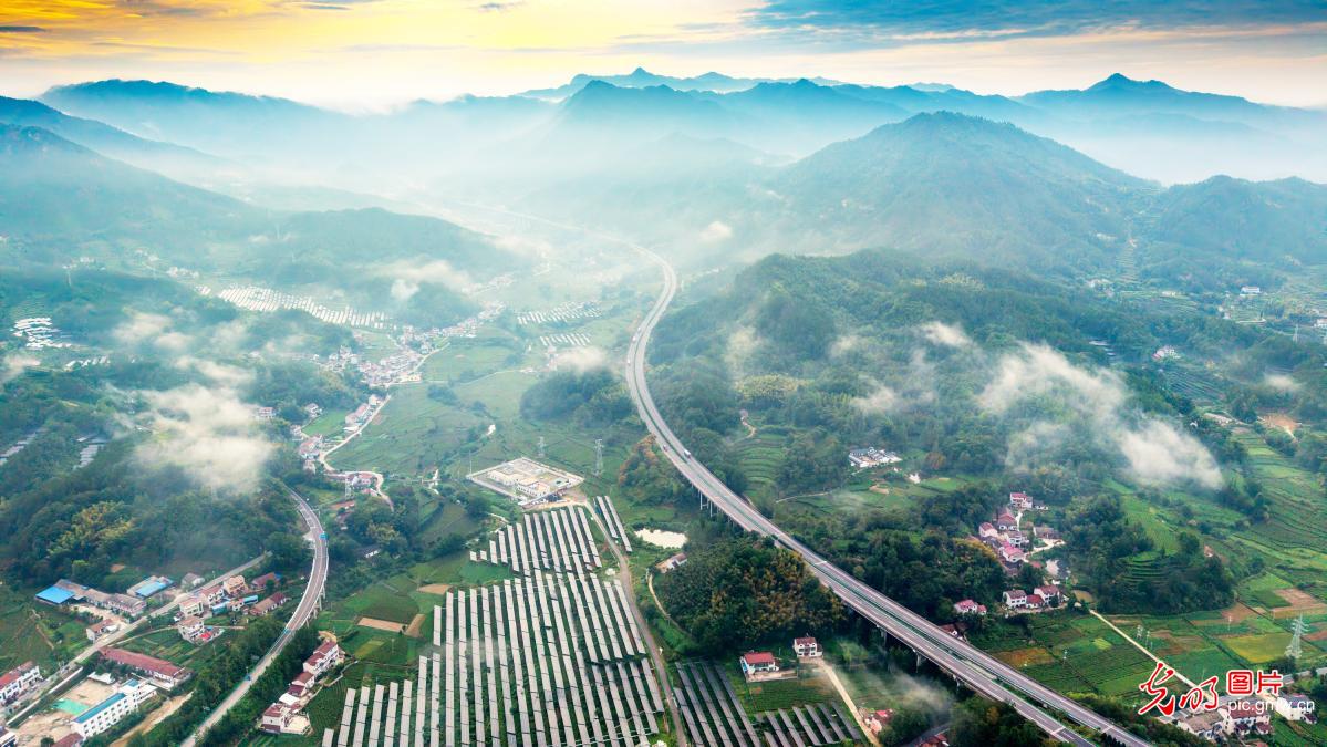 Morning mist unveils picturesque rural scene in central China's Hubei