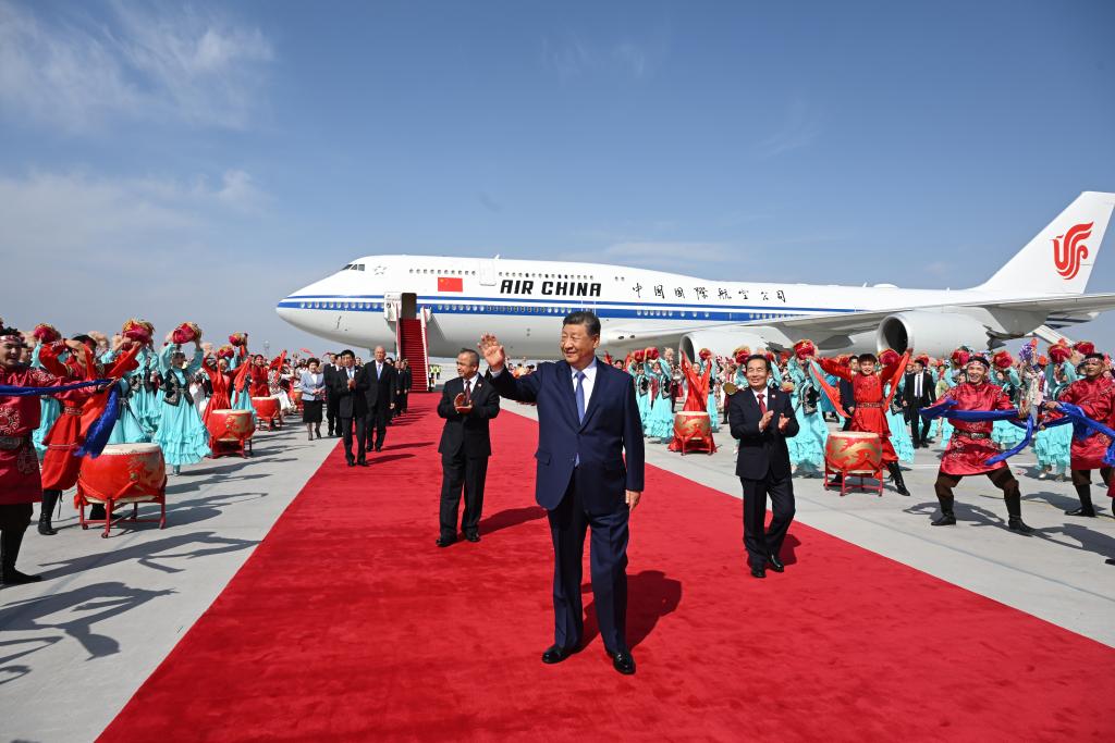 Xi leads central delegation to Urumqi for 70th anniversary of Xinjiang Uygur Autonomous Region