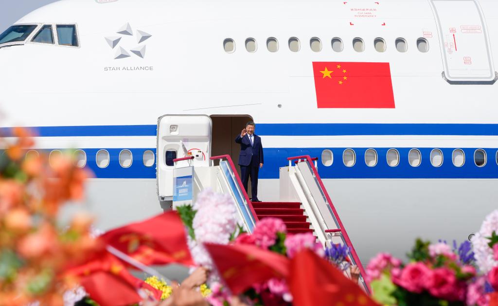 Xi leads central delegation to Urumqi for 70th anniversary of Xinjiang Uygur Autonomous Region