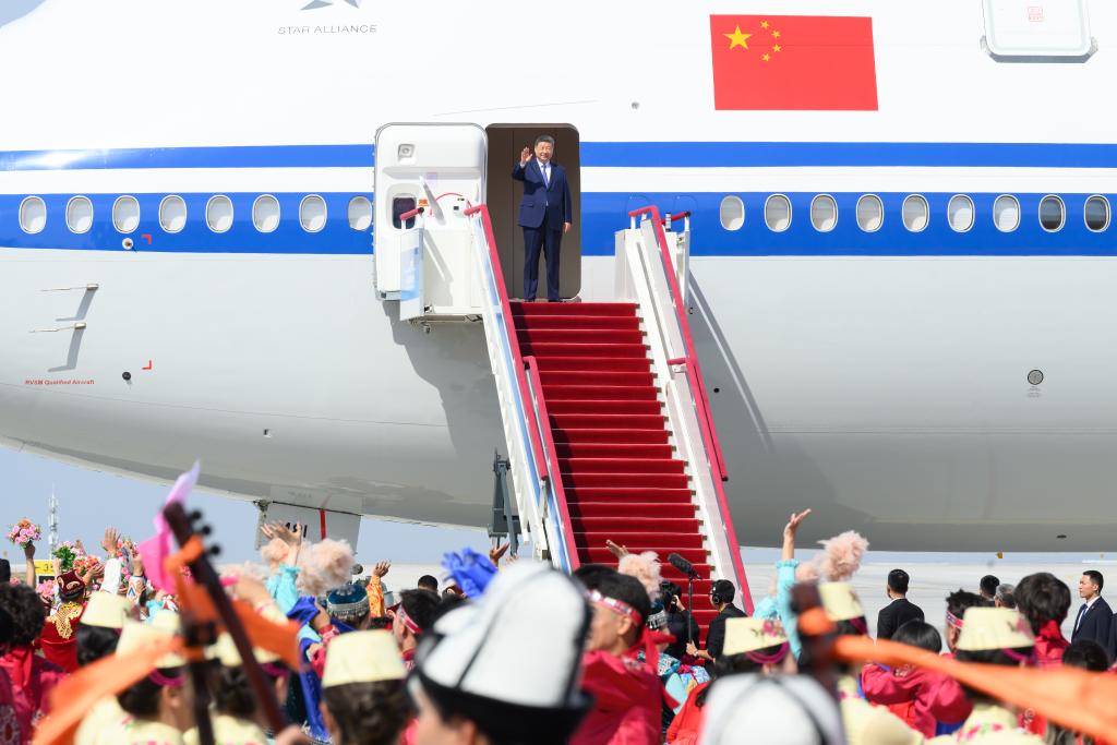 Xi leads central delegation to Urumqi for 70th anniversary of Xinjiang Uygur Autonomous Region