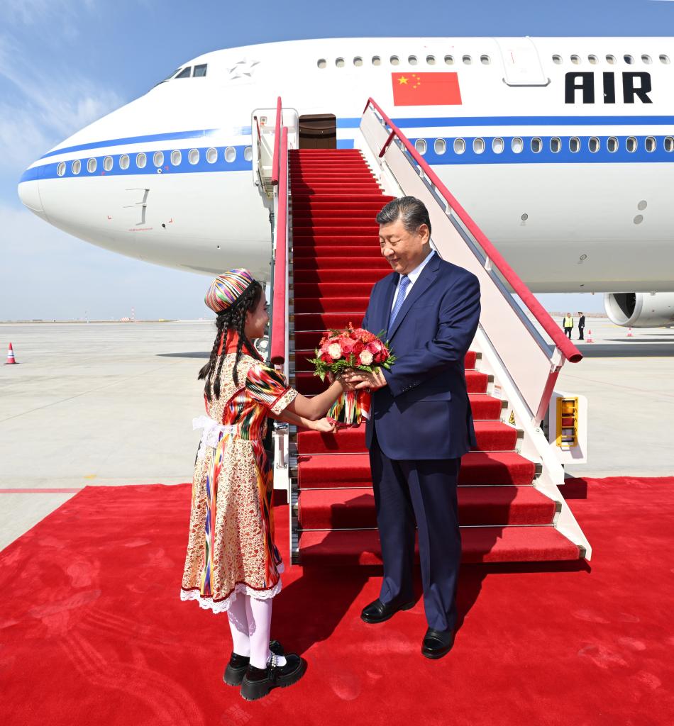 Xi leads central delegation to Urumqi for 70th anniversary of Xinjiang Uygur Autonomous Region