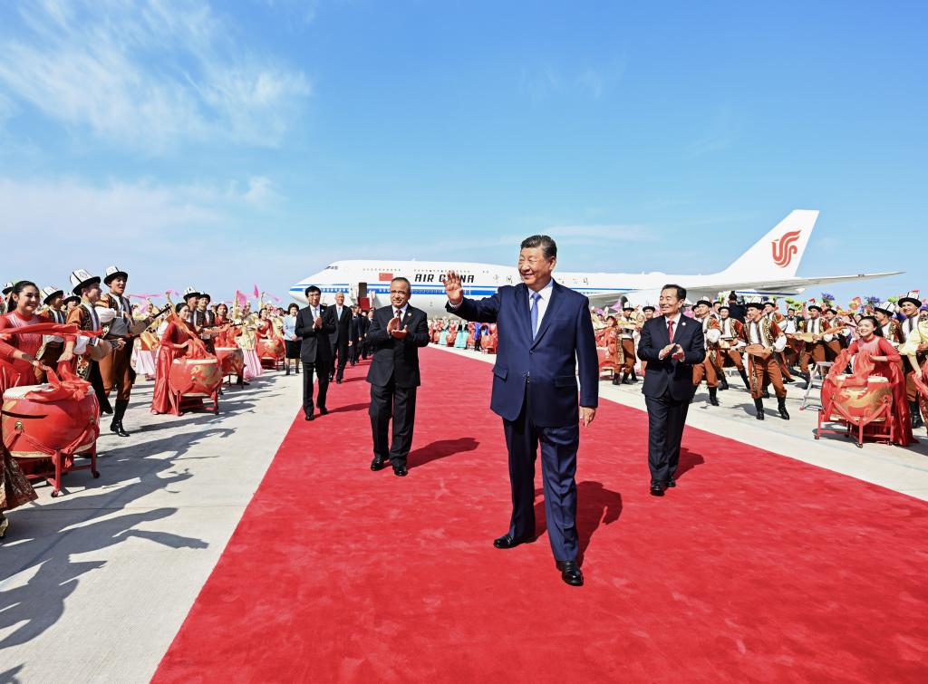 Xi leads central delegation to Urumqi for 70th anniversary of Xinjiang Uygur Autonomous Region