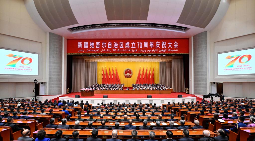 Xi attends grand gathering in celebration of Xinjiang Uygur Autonomous Region's 70th founding anniversary