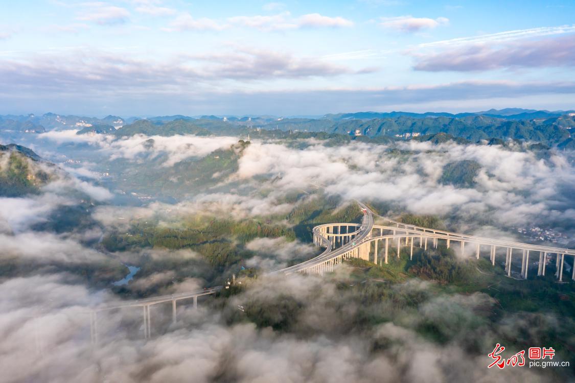 Scroll painting of mountains and cloud sea in central China's Hunan