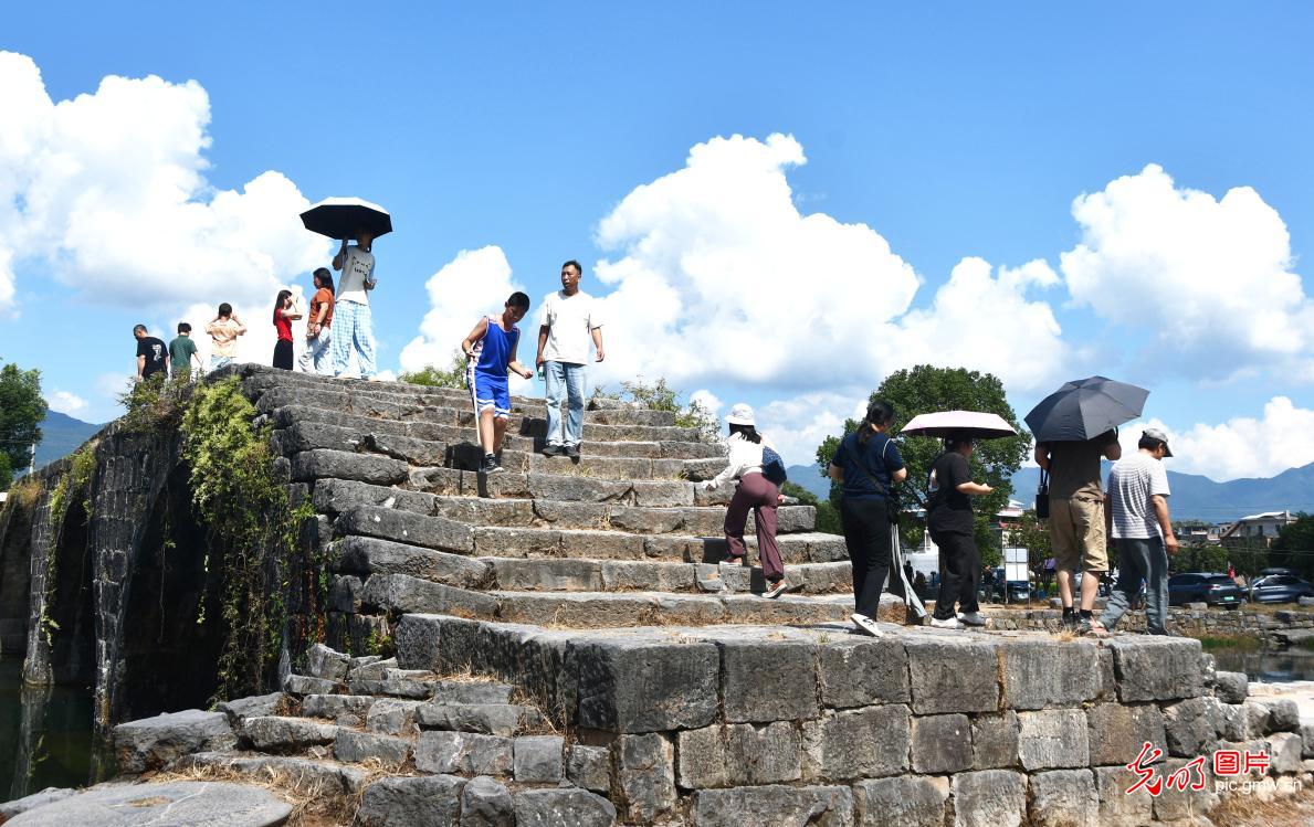 Tourists visit Shanggantang Ancient Village in C China's Hunan Tourists visit Shanggantang Ancient Village in C China's Hunan