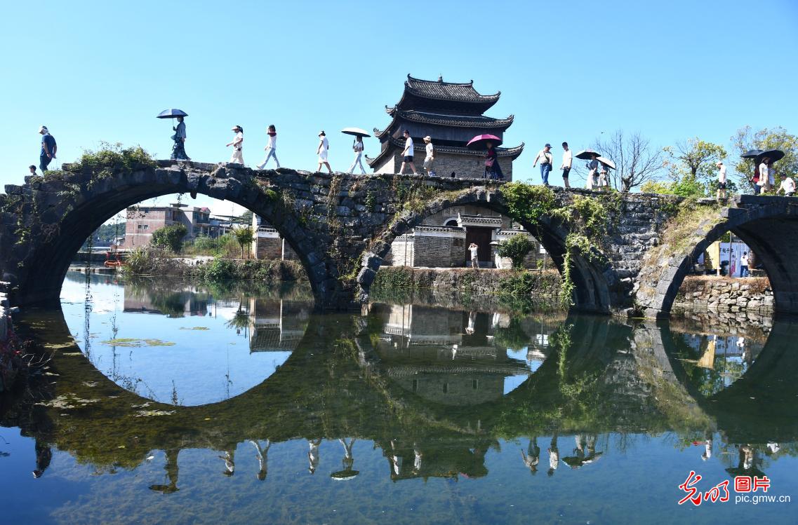 Tourists visit Shanggantang Ancient Village in C China's Hunan Tourists visit Shanggantang Ancient Village in C China's Hunan