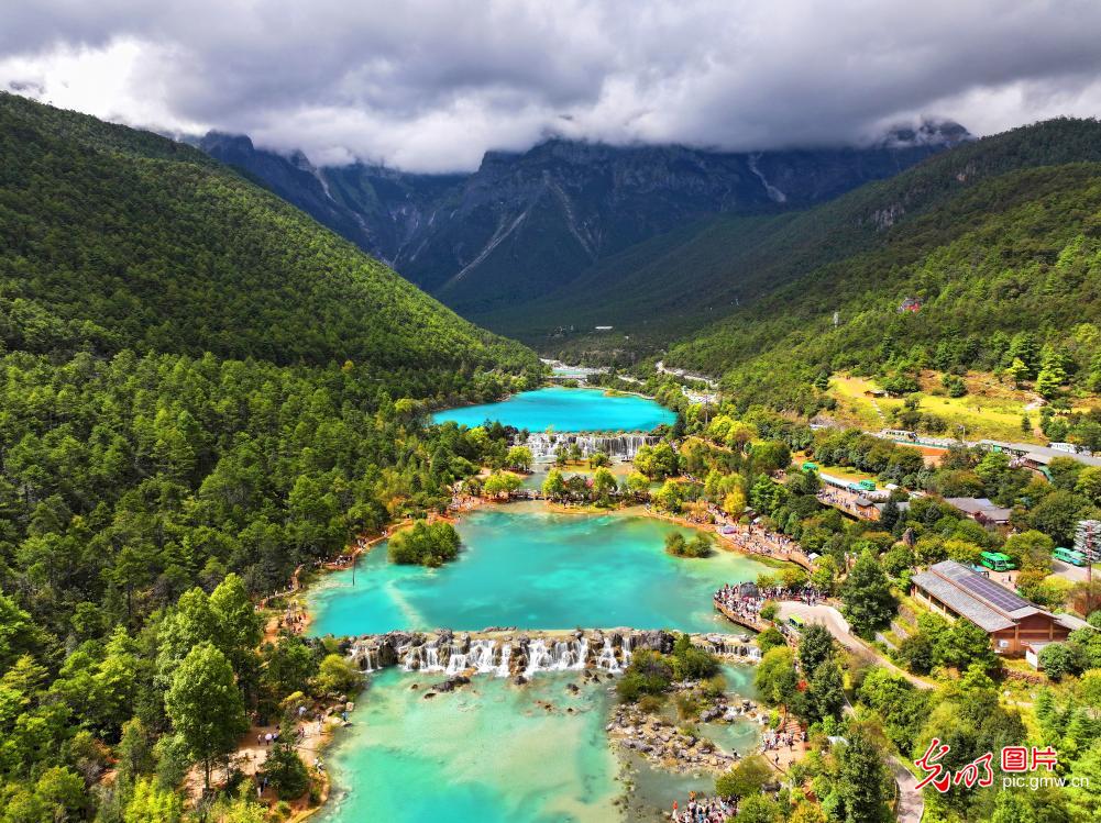 Visitors drawn to Blue Moon Valley in SW China's Yunnan Visitors drawn to Blue Moon Valley in SW China's Yunnan