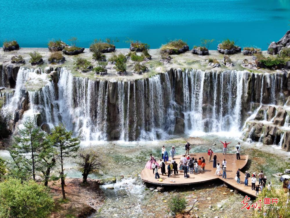 Visitors drawn to Blue Moon Valley in SW China's Yunnan Visitors drawn to Blue Moon Valley in SW China's Yunnan