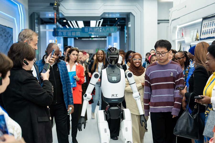 Global Leaders' Meeting on Women: Delegates visit Beijing's World of Robots Global Leaders' Meeting on Women: Delegates visit Beijing's World of Robots