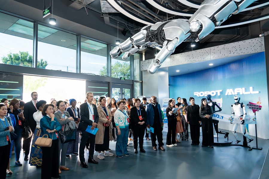 Global Leaders' Meeting on Women: Delegates visit Beijing's World of Robots Global Leaders' Meeting on Women: Delegates visit Beijing's World of Robots